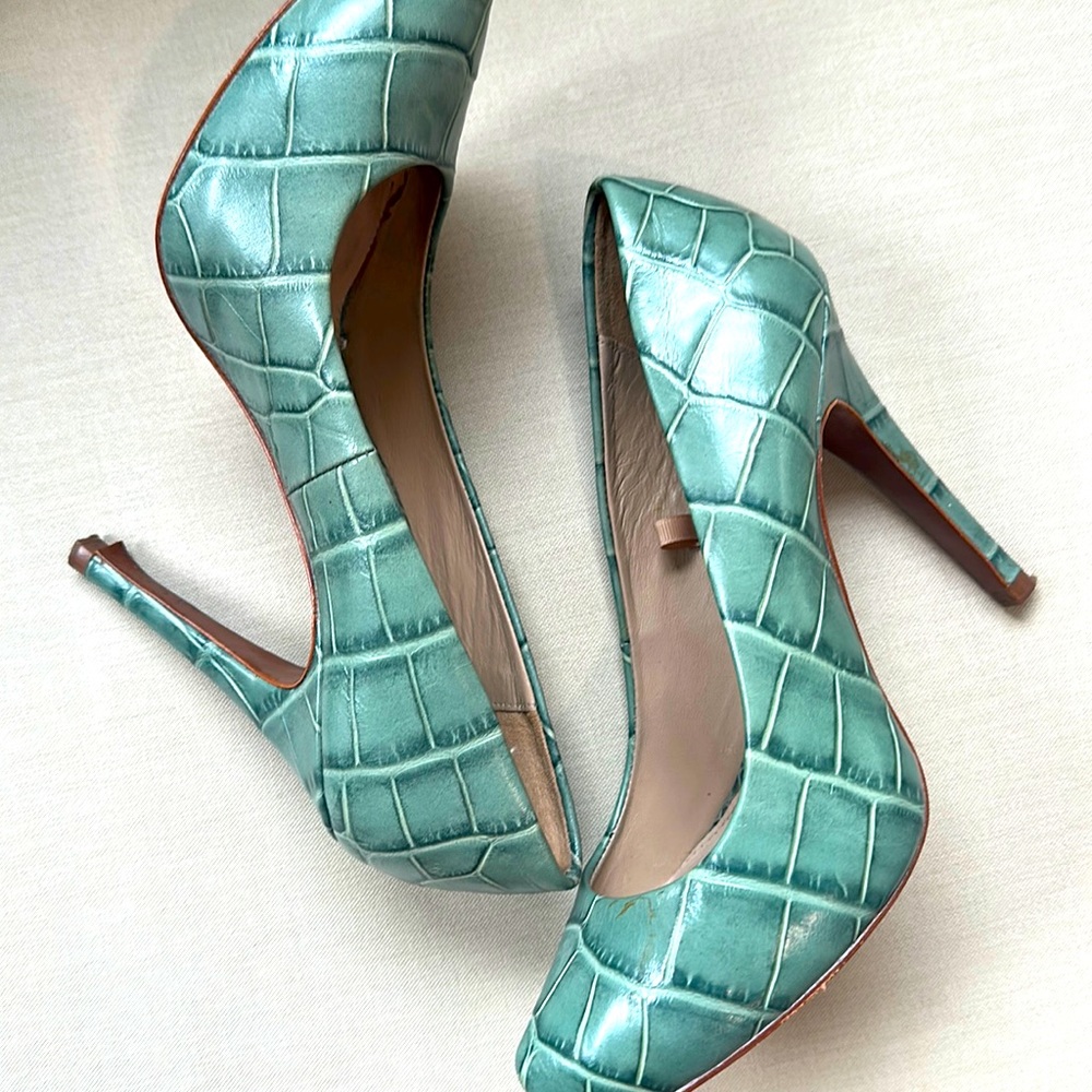 Uterque teal leather stilettos